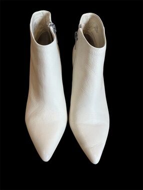Vince Camuto Leather Ankle Booties, white pointy, size 7.5/38, EUC